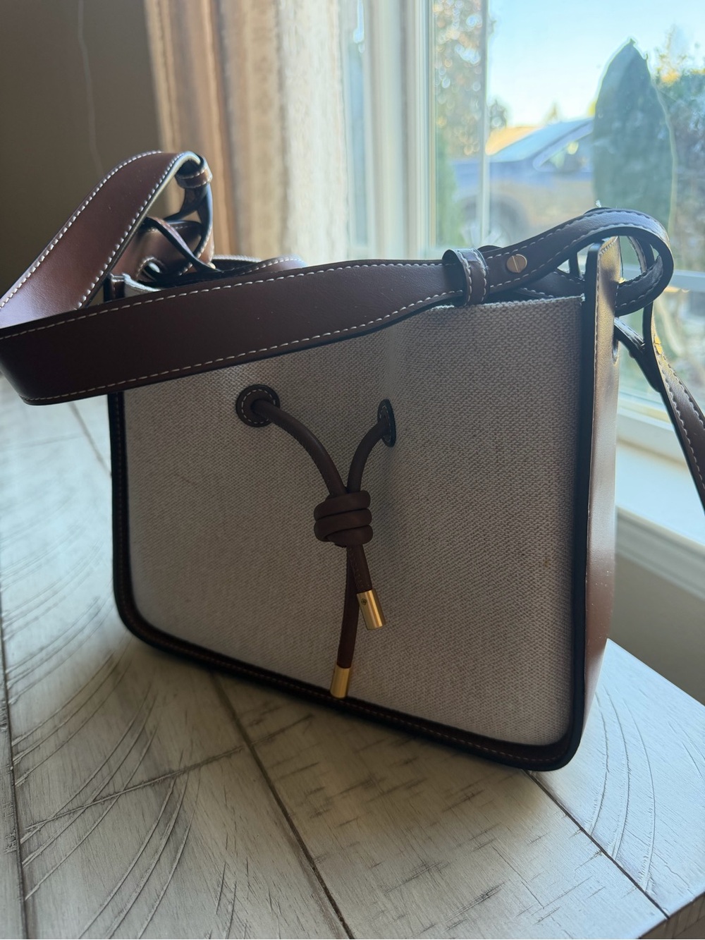 Beautiful and elegant Crossbody Bag - Classic Everyday Carry